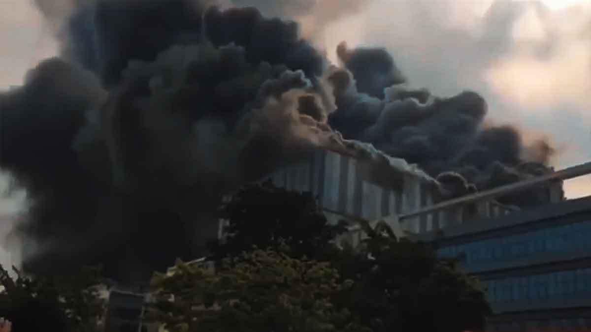Požár továrny HUAWEI v Číně