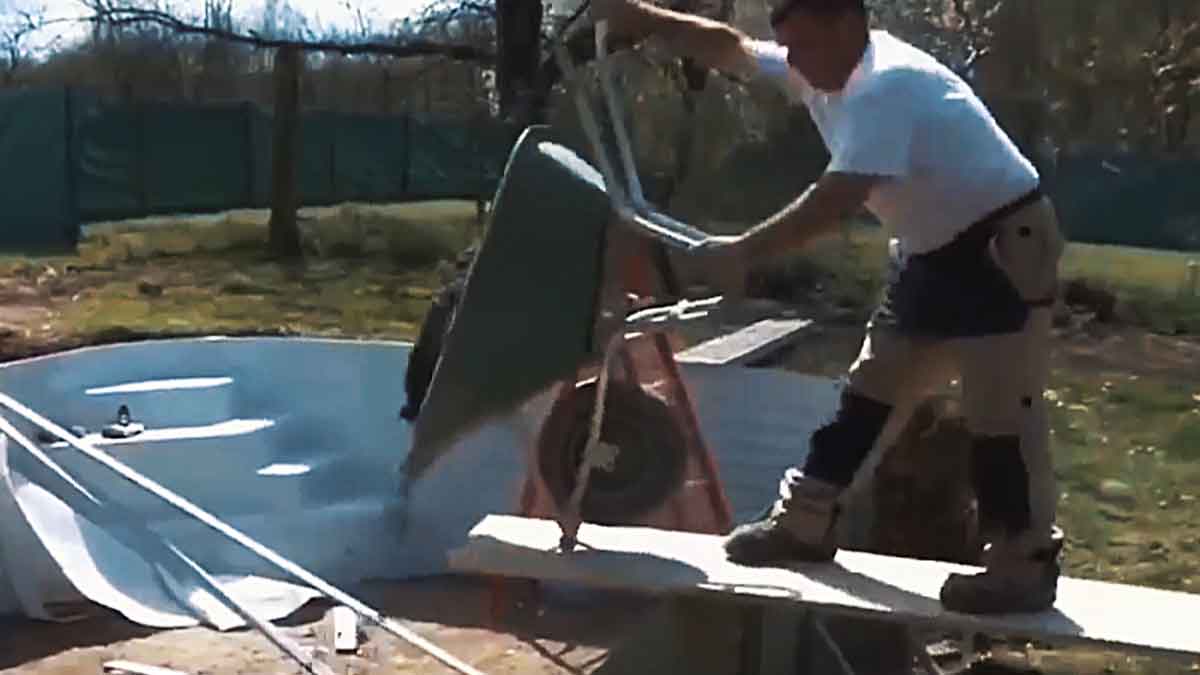 Betonování bazénu není žádná sranda