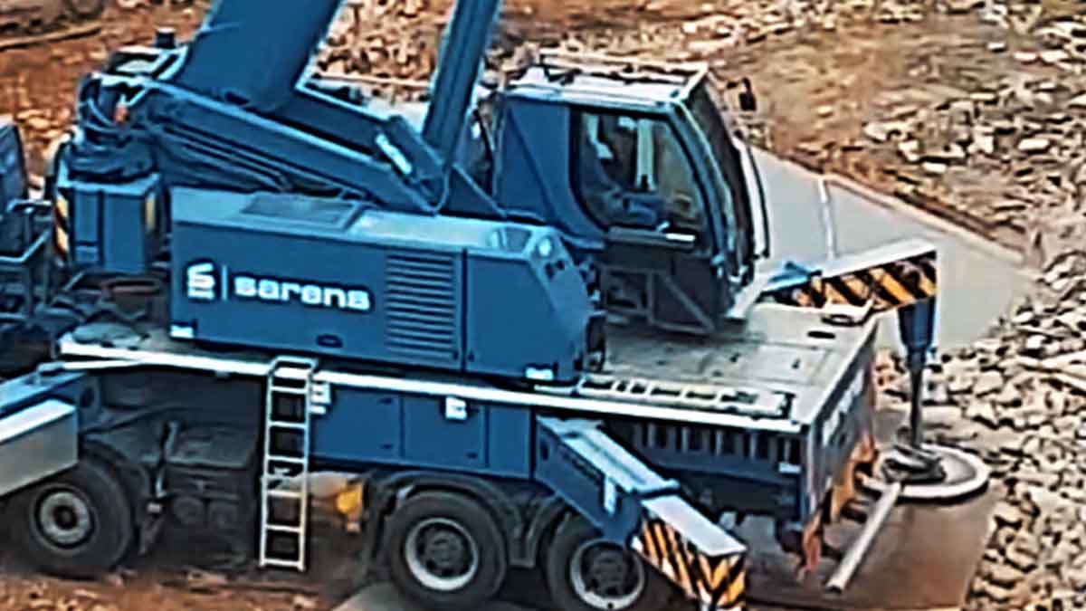 Demolice ze zavěšeného kontejneru