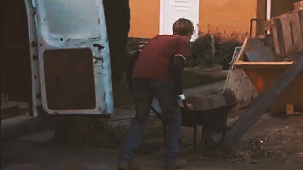 Názorný postup, jak nevyložit kolečka do kontejneru