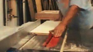 Uřízne si na cirkulárce palec