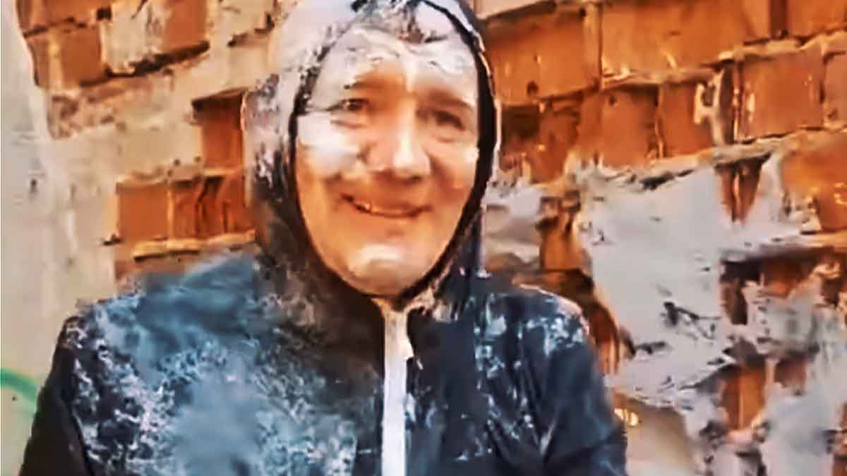 Zazdil si hlavu - doslova!