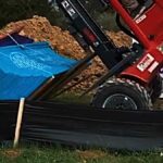 Nebezpečná manipulace pomocí vysokozdvižného vozíku a úder do hlavy