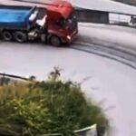 Srážka dvou nákladních vozidel v ostré zatáčce