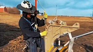 Zaměstnanec se nechá manipulovat společně s břemenem