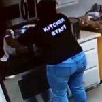 Žena se opaří při práci v kuchyni